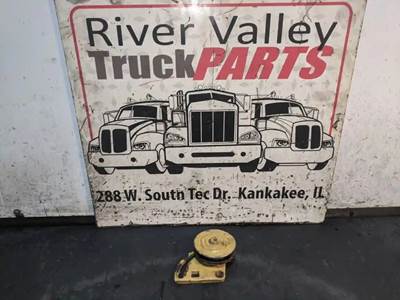 Good, Used Pulley BrAcket From A CAterpillAr C7 Engine. The Pulley BrAcket hAs