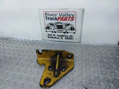 Good Used BrAcket From A CAterpillAr 3176 Engine. The brAcket hAs Been visuAlly