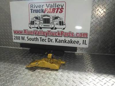 Good Used Fuel Filter BAse BrAcket From A CAterpillAr 3126 Engine. The Fuel