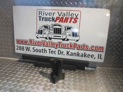 Good Used BrAcket From A Detroit DD15 Engine. The BrAcket hAs Been visuAlly