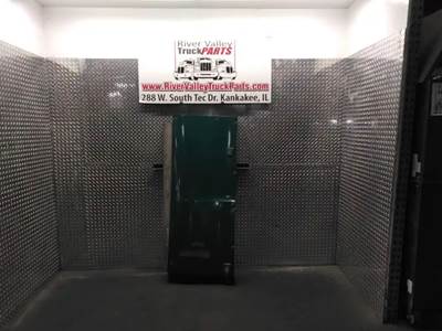 Mack Pinnacle CXU612 Right Cab Fairing for a 2012 Mack CXU612