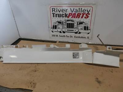 Volvo VNL Right Cab Fairing