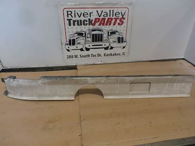 Volvo VNL630 Left Cab Fairing