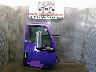 International LT625 Right Door
