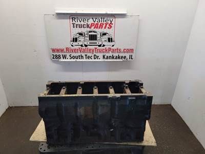 International DT466 Engine Block / Cylinder Block for a 2000 International 4700