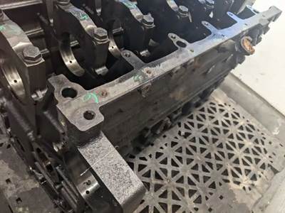 Mercedes-Benz MBE 900 Engine Block / Cylinder Block for a 2004 ...