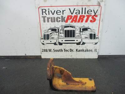 International 8100 Engine Mount for a 2000 International F-8100