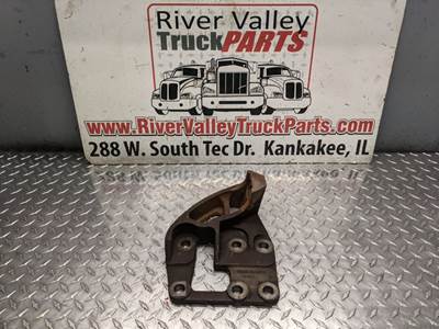 International LA617 Engine Mount