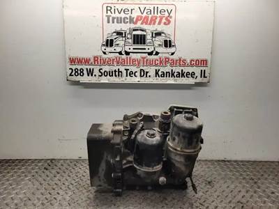 Paccar MX-13 Engine Oil Cooler for a 2014 Peterbilt 579