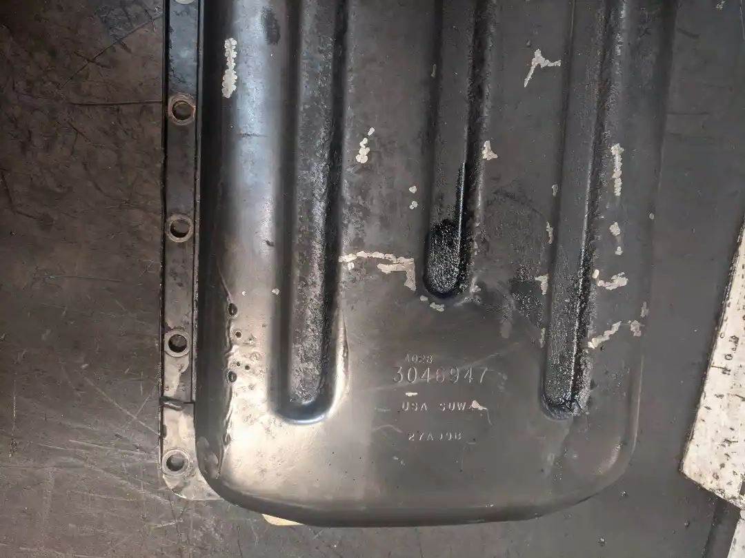 Cummins N14 Engine Oil Pan for a 1999 International 9200 For Sale