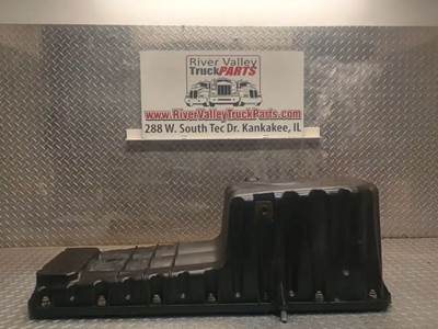 Detroit DD13 Engine Oil Pan for a 2015 Freightliner Cascadia 113