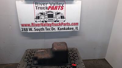 International MaxxForce 7 Engine Oil Pan for a 2010 International CE Bus