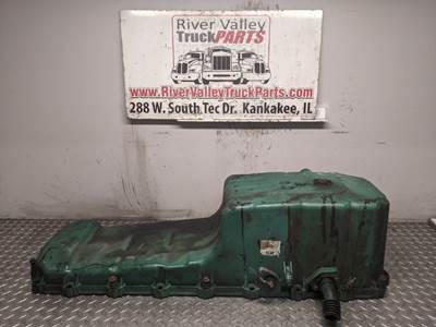 Volvo VED12 Engine Oil Pan for a 1995 White WG