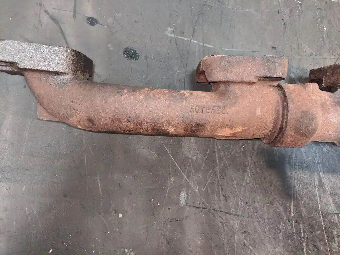 Cummins N14 Exhaust Manifold for a 1999 International 9200 For Sale