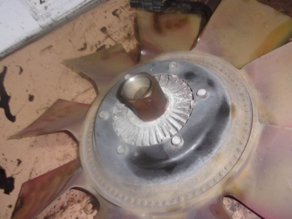 International 6.0 Fan Clutch for a 2005 Ford E450 Super Duty For Sale