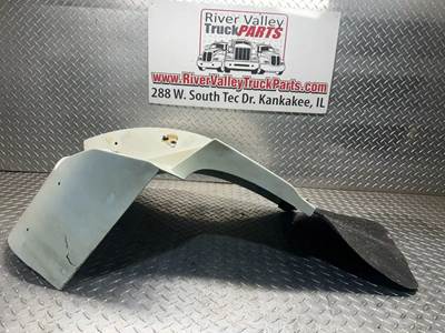 International F4900 Right Fender Extension for a 1998 International F-4900