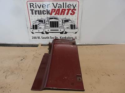 Volvo VNL630 Right Fender Extension