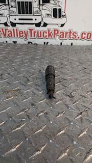 Mercedes-Benz MBE 900 Fuel Injector for a 2006 Freightliner FS65 Chassis