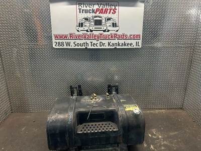 International F4900 Right Fuel Tank for a 1998 International F-4900