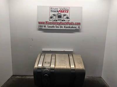 Mack Pinnacle CXU612 Right Fuel Tank for a 2016 Mack CXU612
