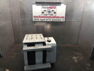 Mack Pinnacle CXU613 Left Fuel Tank for a 2016 Mack CXU613