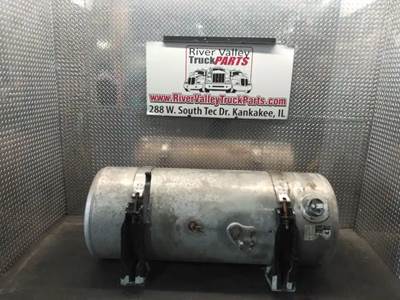 Peterbilt 587 Right Fuel Tank