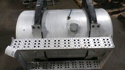 Freightliner Right Fuel Tank for a 1995 Freightliner CONVENTIONAL