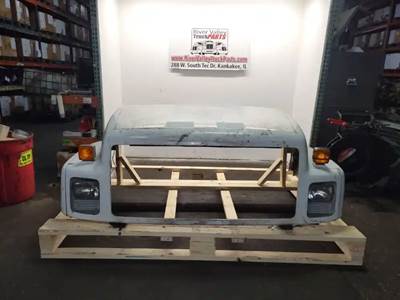 GMC TopKick C7000 Hood for a 1992 GMC C7000 Topkick