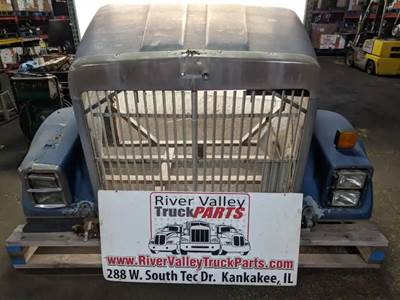 International F9370 Hood for a 1987 International F-9370