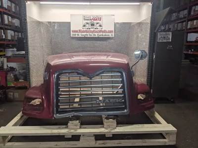 Mack Pinnacle CXU613 Hood for a 2011 Mack CXU613