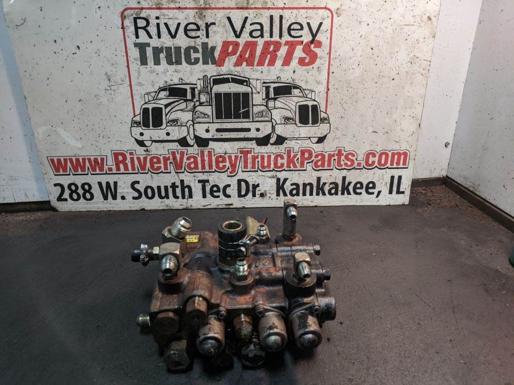 Good, Used 3 Function Control Valve Off Of A Toyota Forklift Nishina