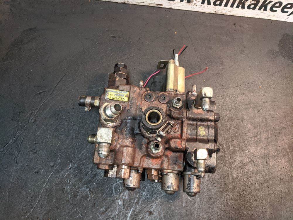 Good, Used 3 Function Control Valve Off Of A Toyota Forklift Nishina