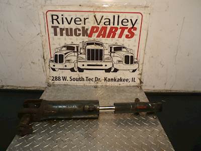 Used Left/Right Tilt Cylinder Off Of A Komatsu Forklift, Model FG25T-16. PArt Is