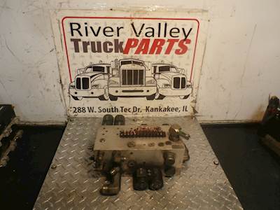 Used HydrAulic Control VAlve Unit Off Of A YAle Forklift Model-ESC035ZAN36TEO83.
