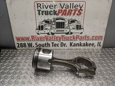 Caterpillar C12 Piston / Rod for a 2004 Peterbilt 387