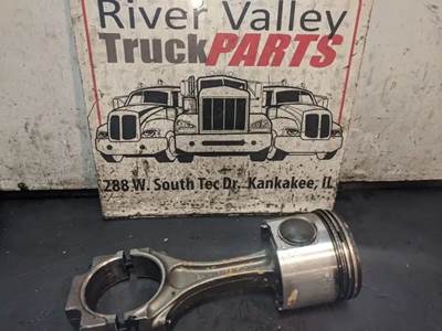 Caterpillar C12 Piston / Rod for a 2000 Freightliner FLD120