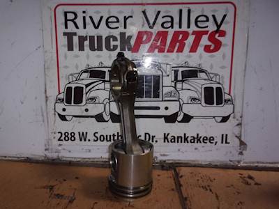 International DT466 Piston / Rod