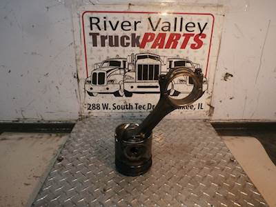 International DT466 Piston / Rod