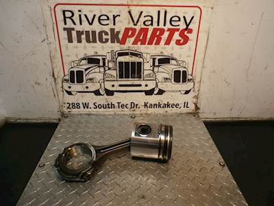 International DT466 Piston / Rod for a 2004 International 3800