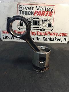 International DT466 Piston / Rod