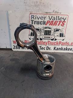 International DT466 Piston / Rod