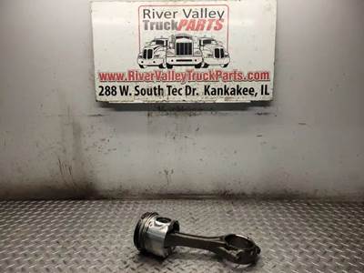 International DT466 Piston / Rod