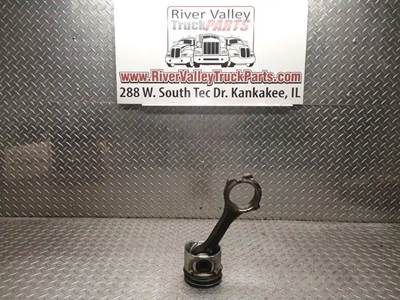 International DT466 Piston / Rod