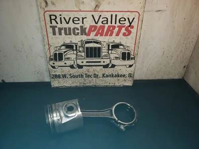 International MaxxForce DT Piston / Rod