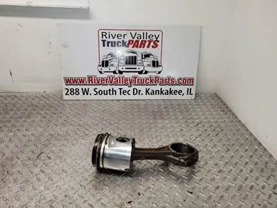International MaxxForce DT Piston / Rod