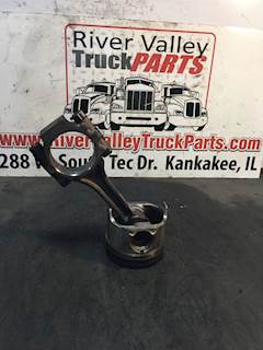 International T444 Piston / Rod