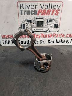 International T444 Piston / Rod