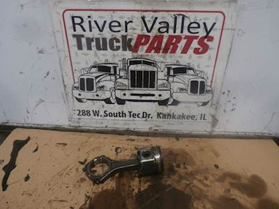 International VT365 Piston / Rod