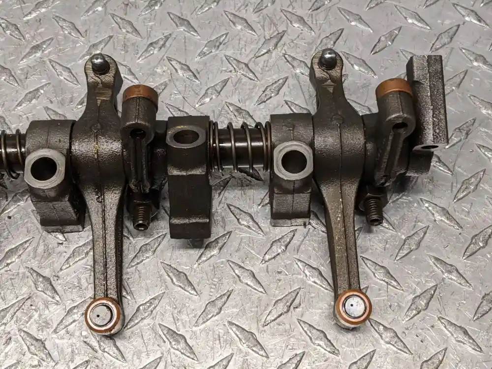 Caterpillar C7 Rocker Arm for a 2005 Freightliner FS65 Chassis For Sale