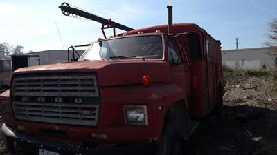 Ford F-700 Salvage Truck